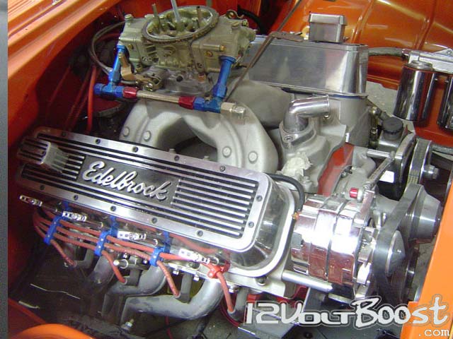 Chevrolet_BelAir_55_motor_454.jpg