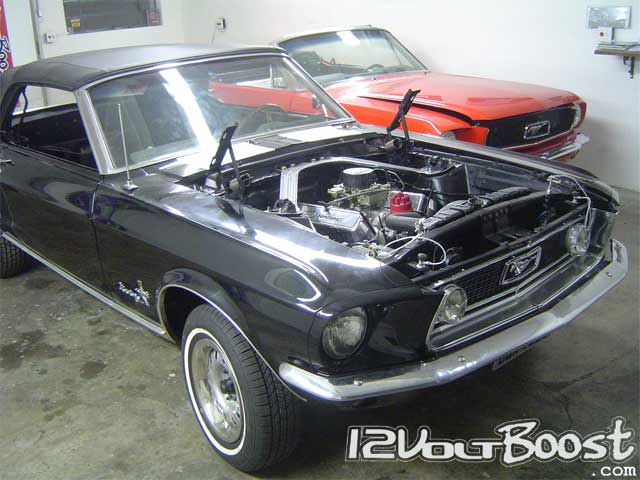 Ford_Mustang_68_Convertible_BlackPearl_01.jpg